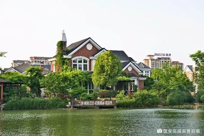生活在有湖的地方，是对人生的浪漫私藏
